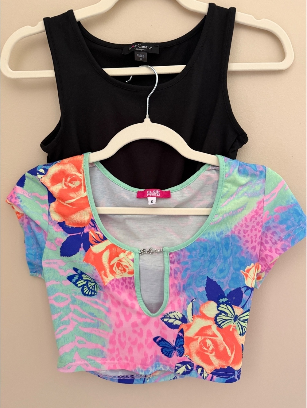 Set of small crop tops